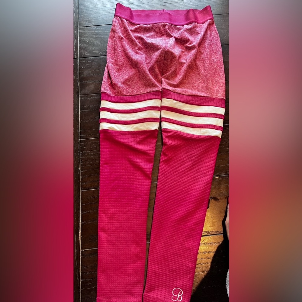 Bombshell Sportwear Thigh high sock style leggings in pink marbled style💗.